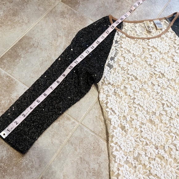 BKE Buckle floral lace sequin stretchy scoop neck elbow sleeve top… - Picture 5 of 9